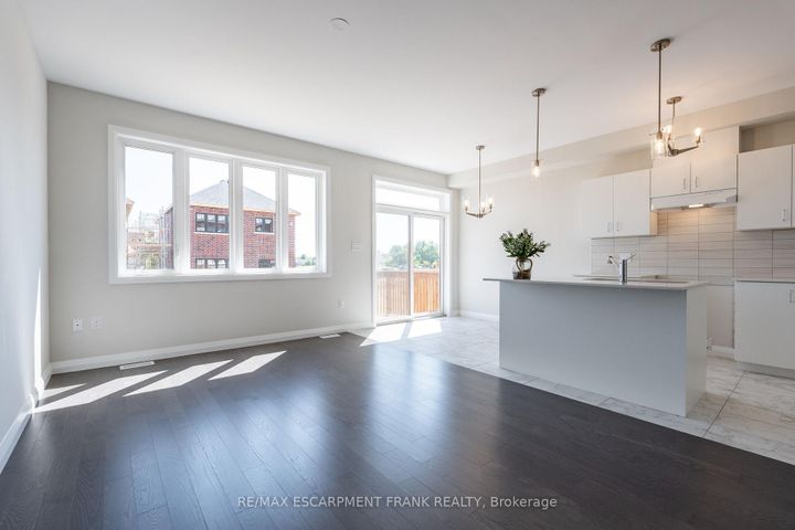 Photo 2 at 5 CHERRY BLOSSOM Heights, Sheldon, Hamilton