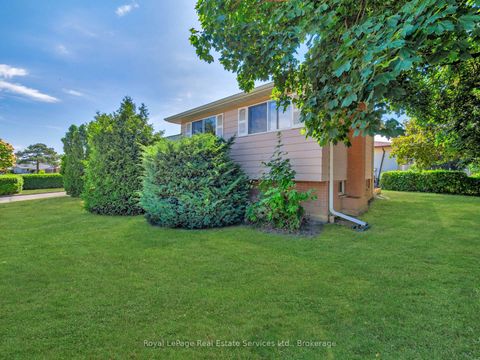 Photo 3 at 1 Mosswood Lane, Clairville, Toronto