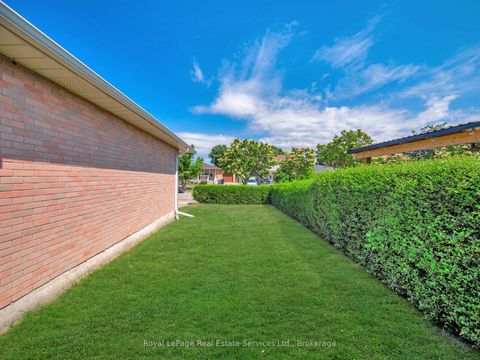 Photo 25 at 1 Mosswood Lane, Clairville, Toronto