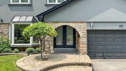 Photo 2 at 48 Avonwick Gate, Donalda, Toronto