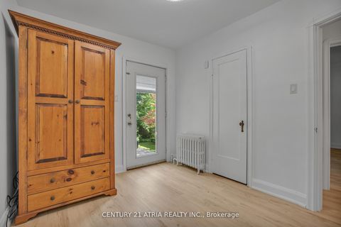 Photo 18 at 13 Sunnydale Drive S, Queensway, Toronto