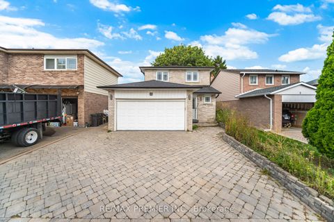 Photo 1 at 5 Magdalena Court, Jamestown, Toronto
