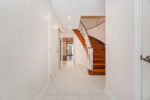 Photo 3 at 5 Magdalena Court, Jamestown, Toronto