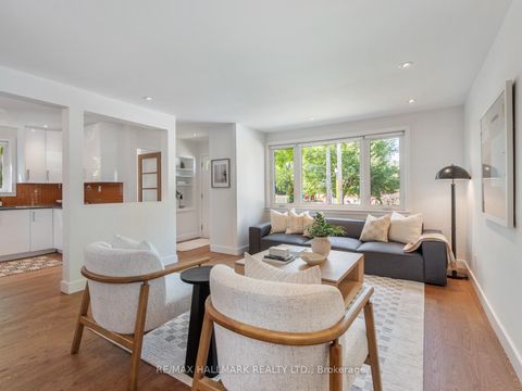 Photo 5 at 21 Fairfax Crescent, Birchmount, Toronto
