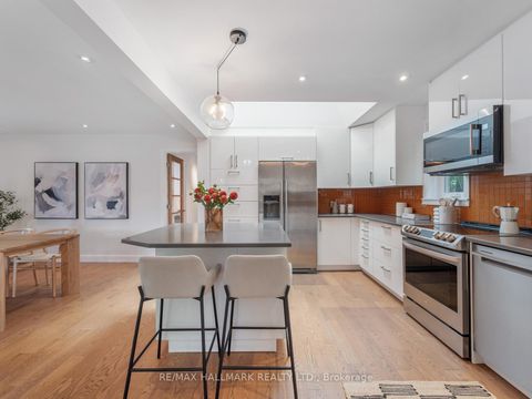 Photo 9 at 21 Fairfax Crescent, Birchmount, Toronto