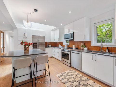 Photo 10 at 21 Fairfax Crescent, Birchmount, Toronto