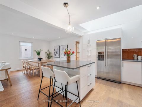Photo 12 at 21 Fairfax Crescent, Birchmount, Toronto