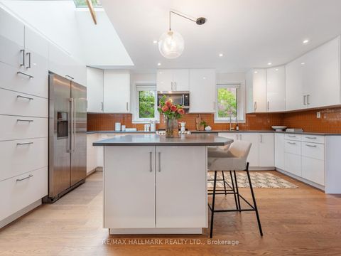 Photo 13 at 21 Fairfax Crescent, Birchmount, Toronto