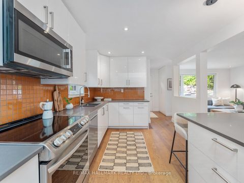 Photo 14 at 21 Fairfax Crescent, Birchmount, Toronto