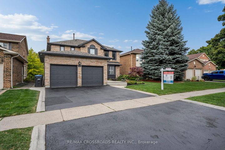 Photo 2 at 75 Barr Crescent, Heart Lake East, Brampton
