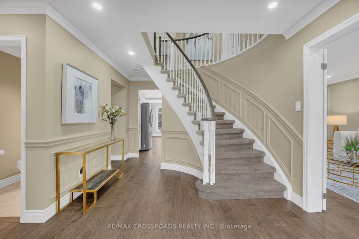 Photo 4 at 75 Barr Crescent, Heart Lake East, Brampton