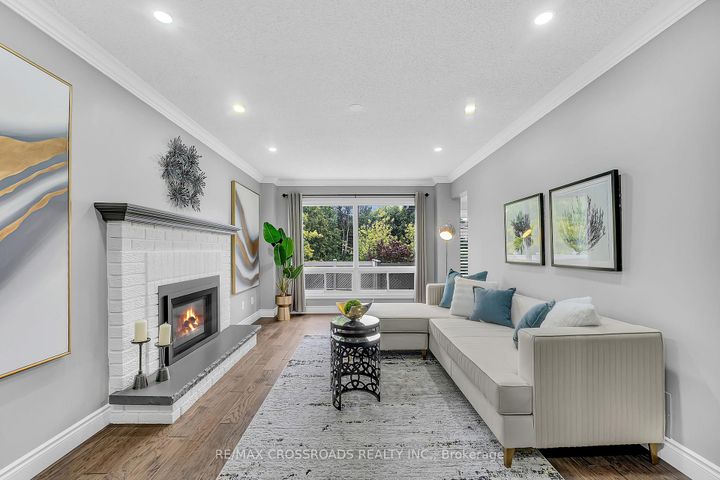 Photo 10 at 75 Barr Crescent, Heart Lake East, Brampton