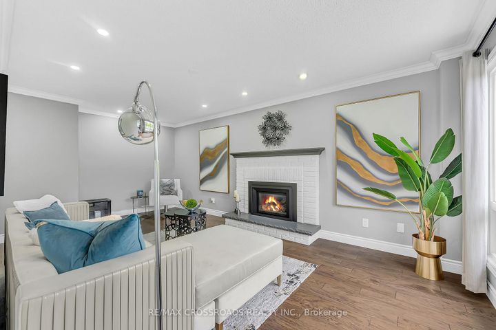 Photo 11 at 75 Barr Crescent, Heart Lake East, Brampton