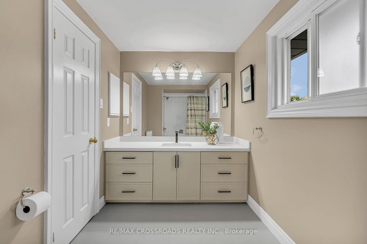 Photo 30 at 75 Barr Crescent, Heart Lake East, Brampton