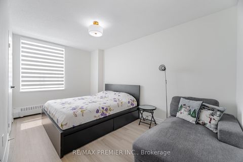 Photo 21 at 811 - 25 Four Winds Drive, York University Heights, Toronto