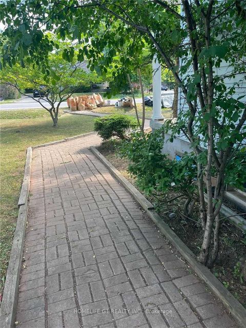 Photo 3 at 1098 Kent Avenue, CP College Park, Oakville