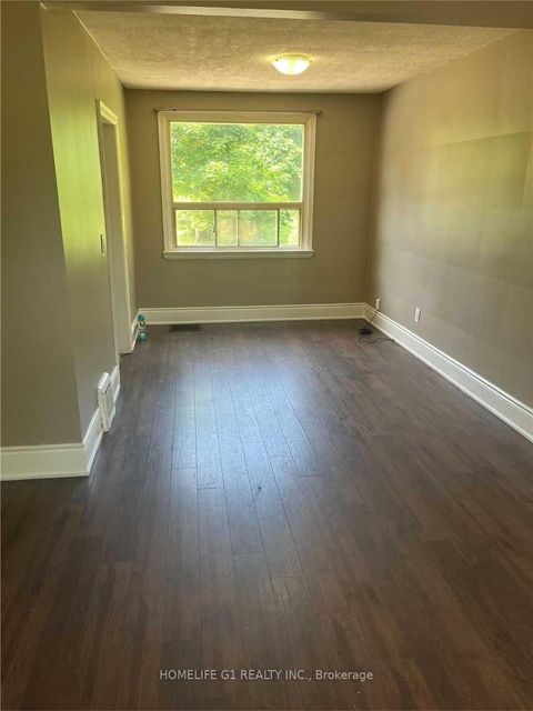 Photo 9 at 1098 Kent Avenue, CP College Park, Oakville
