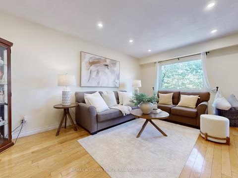Photo 3 at 102 Valdor Drive, Agincourt North, Toronto