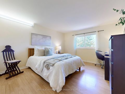Photo 11 at 102 Valdor Drive, Agincourt North, Toronto