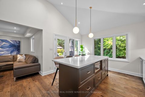 Photo 13 at 70 Chestnut Hills Parkway, Humber Valley, Toronto