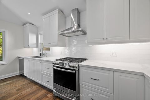 Photo 14 at 70 Chestnut Hills Parkway, Humber Valley, Toronto