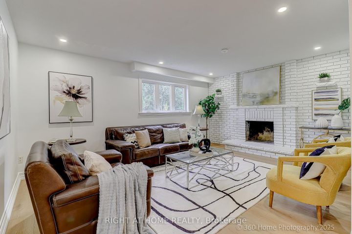 Photo 5 at 44 Beamsville Drive, Steeles, Toronto