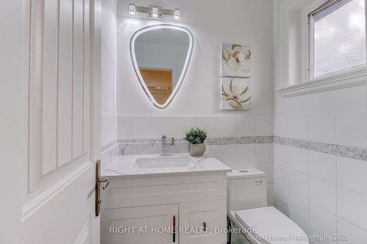 Photo 14 at 44 Beamsville Drive, Steeles, Toronto
