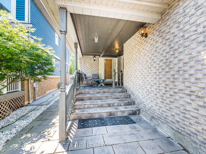 Photo 1 at 5580 Middlebury Drive, Central Erin Mills, Mississauga
