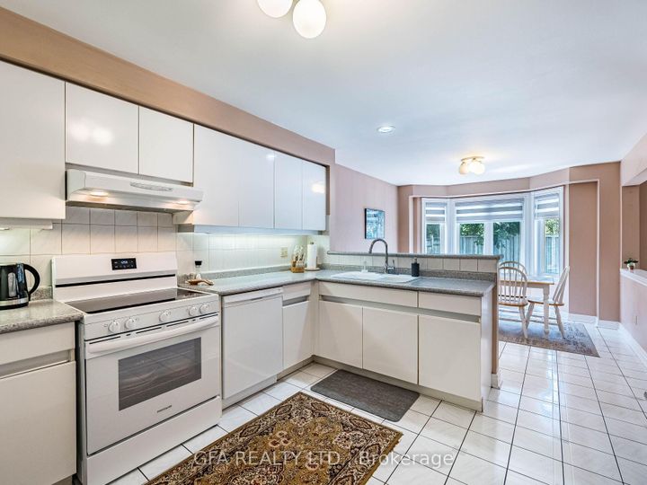 Photo 2 at 5580 Middlebury Drive, Central Erin Mills, Mississauga