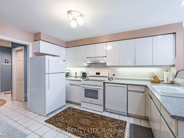 Photo 5 at 5580 Middlebury Drive, Central Erin Mills, Mississauga