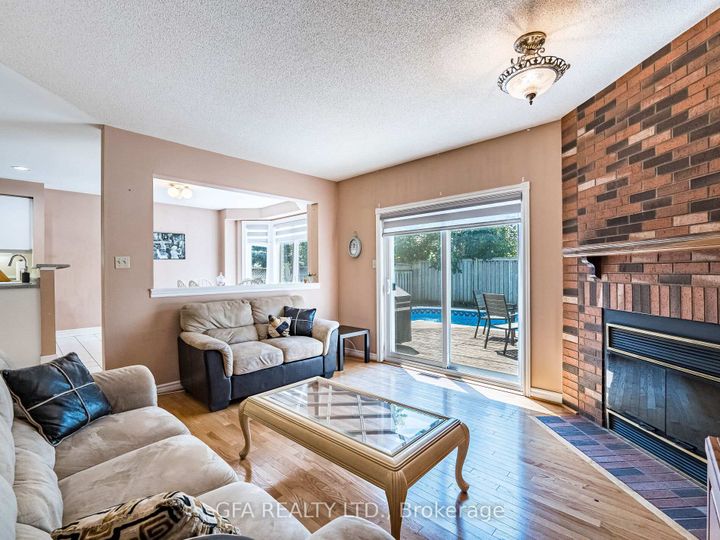 Photo 6 at 5580 Middlebury Drive, Central Erin Mills, Mississauga