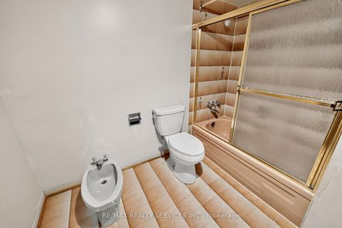 Photo 24 at 87 Birch Meadow Outlook, East Woodbridge, Vaughan
