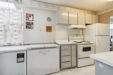 Photo 7 at 510 - 205 Hilda Avenue, Newtonbrook West, Toronto