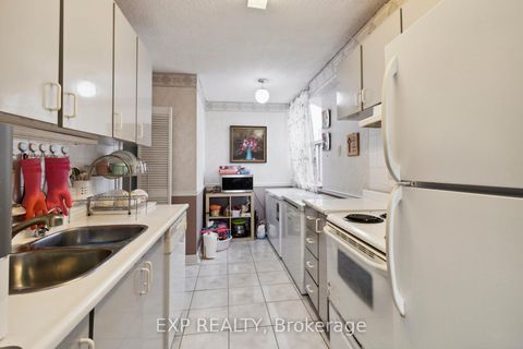 Photo 9 at 510 - 205 Hilda Avenue, Newtonbrook West, Toronto