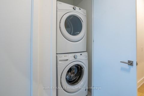 Photo 21 at 1013 - 111 St Clair Avenue W, St. Clair, Toronto