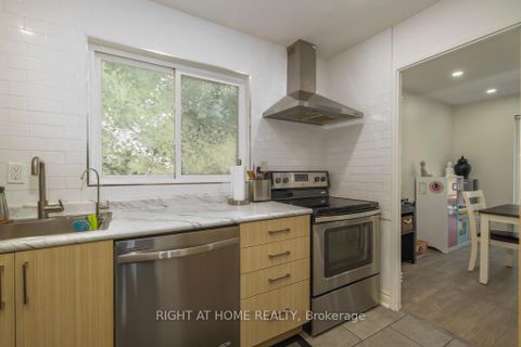 Photo 5 at 13 - 23 Four Winds Drive, York University Heights, Toronto