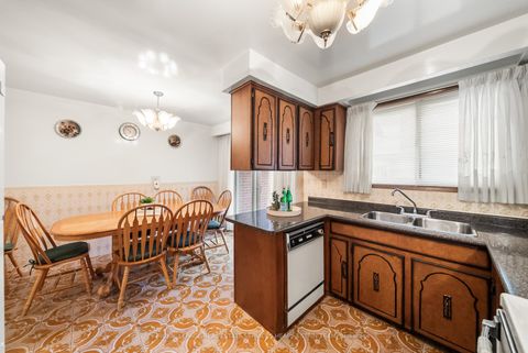 Photo 9 at 105 Bickerton Crescent, Pleasant View, Toronto