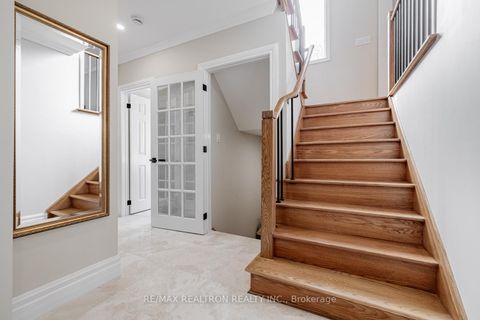 Photo 2 at 17 Abilene Court, Westbrook, Richmond Hill