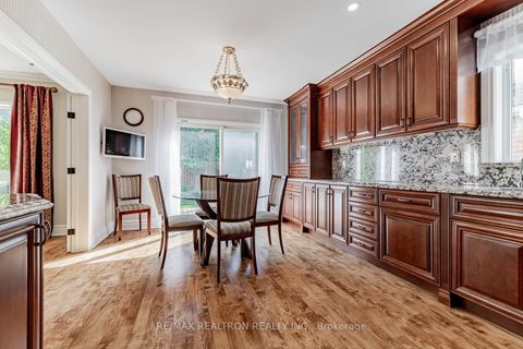 Photo 5 at 17 Abilene Court, Westbrook, Richmond Hill
