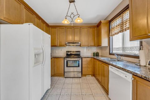 Photo 11 at 6 Renoir Drive, Patterson, Vaughan