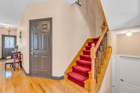 Photo 16 at 6 Renoir Drive, Patterson, Vaughan