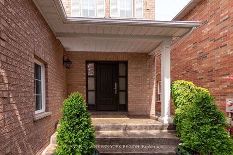 Photo 2 at 151 Glenside Drive, Maple, Vaughan