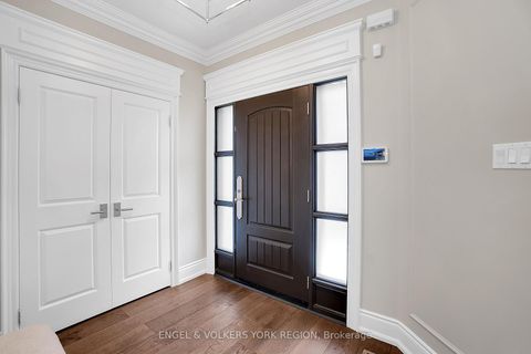 Photo 3 at 151 Glenside Drive, Maple, Vaughan