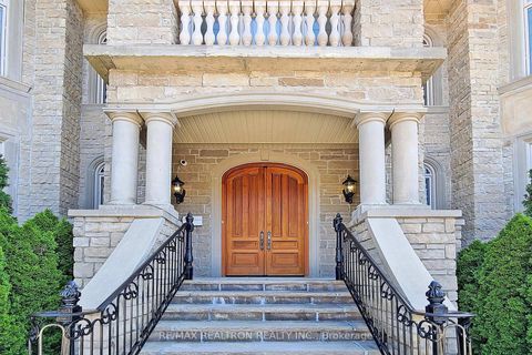 Photo 5 at 21 Boyle Drive, South Richvale, Richmond Hill