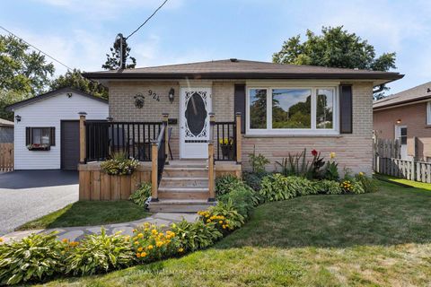Photo 1 at 924 McCullough Drive, Downtown Whitby, Whitby