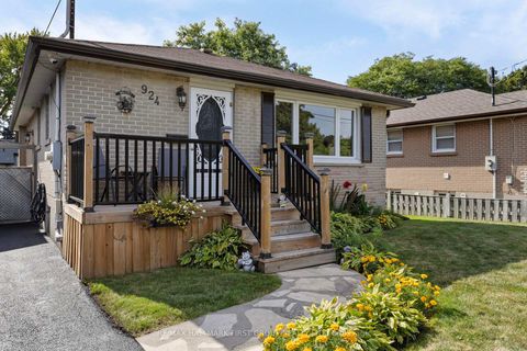 Photo 3 at 924 McCullough Drive, Downtown Whitby, Whitby