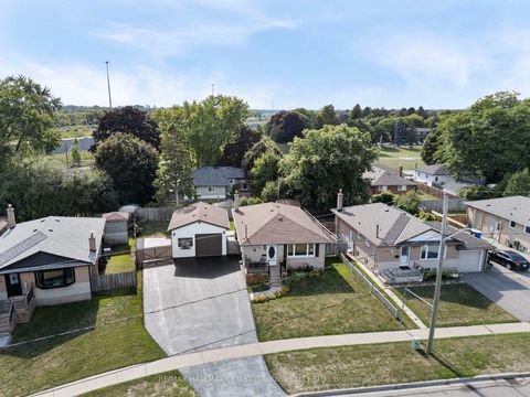 Photo 5 at 924 McCullough Drive, Downtown Whitby, Whitby