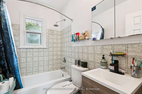Photo 10 at 4423 Lawrence Avenue E, West Hill, Toronto