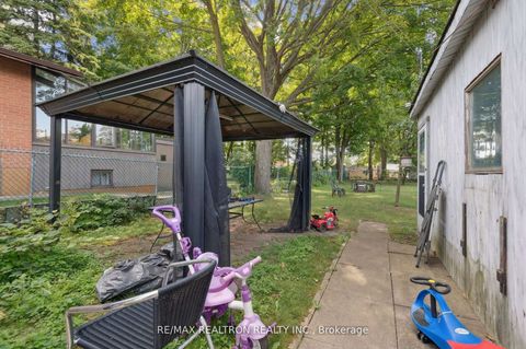 Photo 25 at 4423 Lawrence Avenue E, West Hill, Toronto