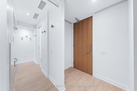 Photo 5 at 212 - 629 King Street W, Waterfront Communities C1, Toronto